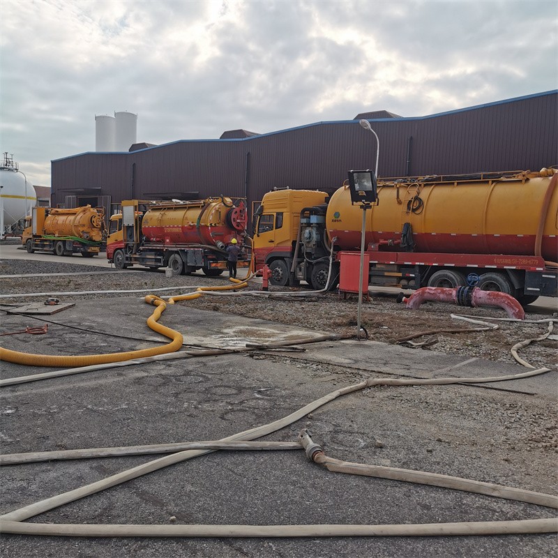 龙城污水池清理