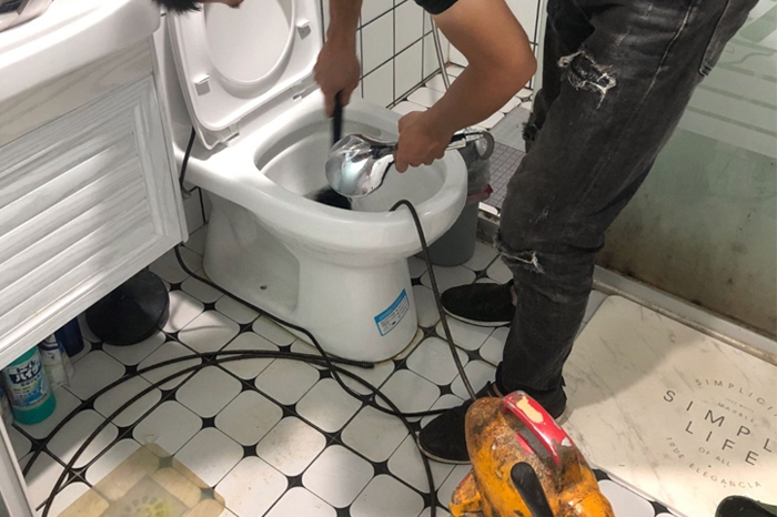 龙城马桶堵塞自己疏通还是找师傅?专业上门服务让你省时更省心